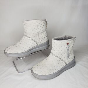UGG Classic Mini II Boot Womens Size US 6 Hibiscus White